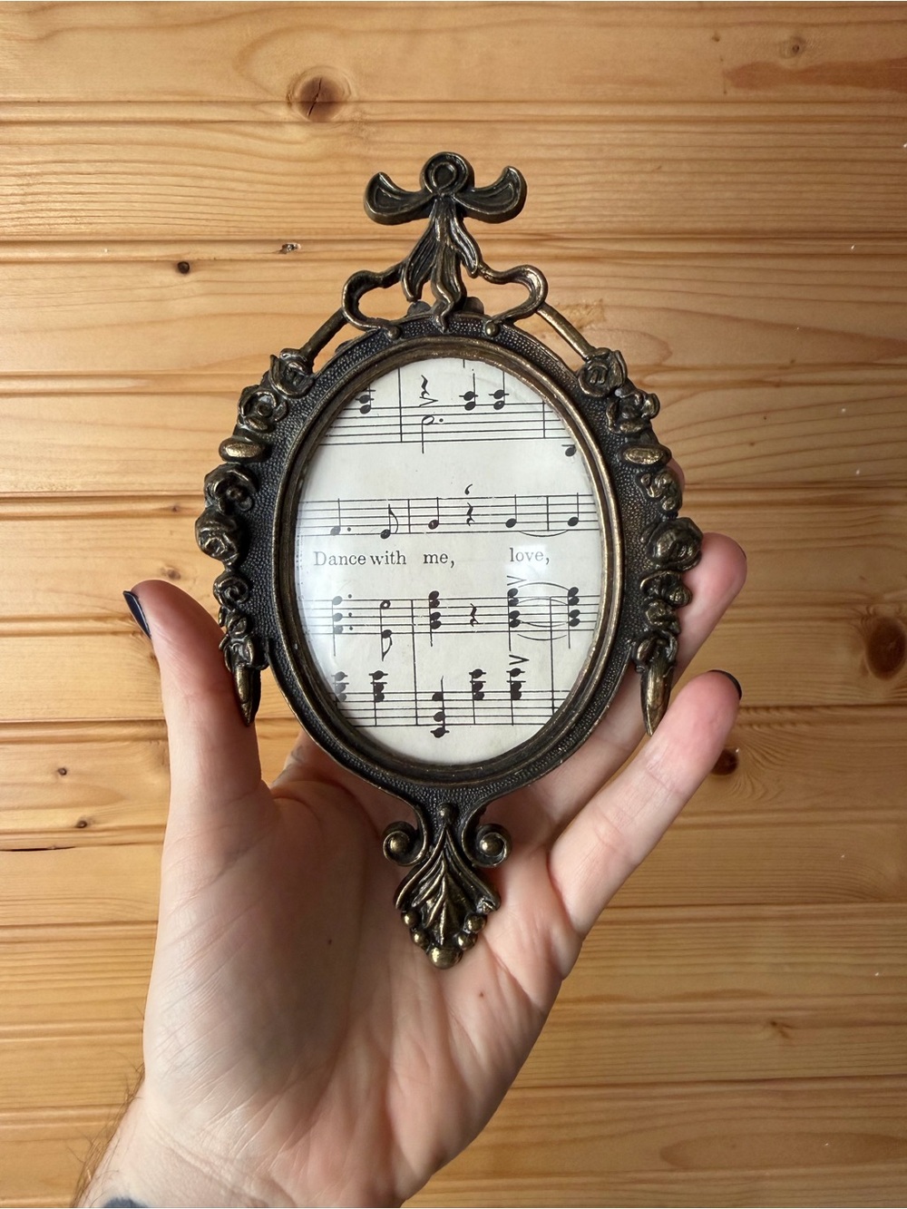 Ornate Oval Vintage Frame in Antique Bronze